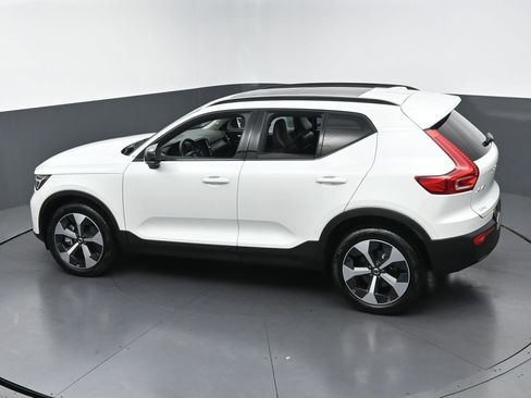 Used 2026 Volvo XC40 B5 Plus AWD/4WD image 44