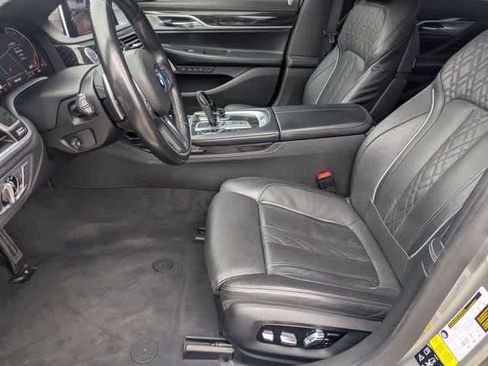 Used 2022 BMW 750i xDrive w/ Executive Package image 16