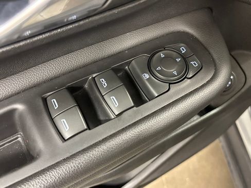 Used 2023 GMC Terrain SLT image 20