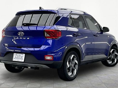 Used 2022 Hyundai Venue SEL FWD image 2