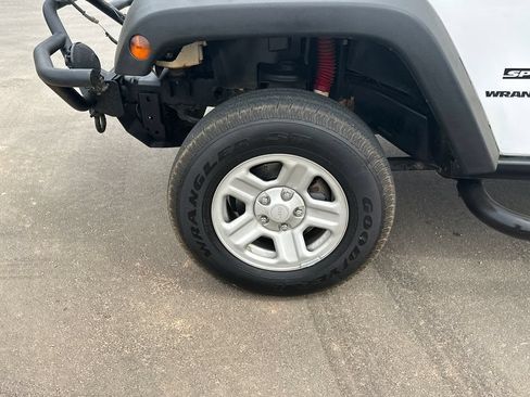 Used 2014 Jeep Wrangler Sport AWD/4WD image 11