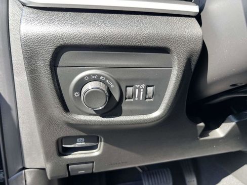 Used 2025 Jeep Grand Cherokee L Laredo AWD/4WD image 21