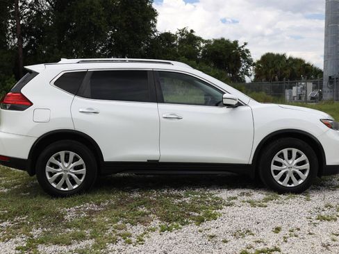 Used 2017 Nissan Rogue S w/ S Appearance Package FWD image 13