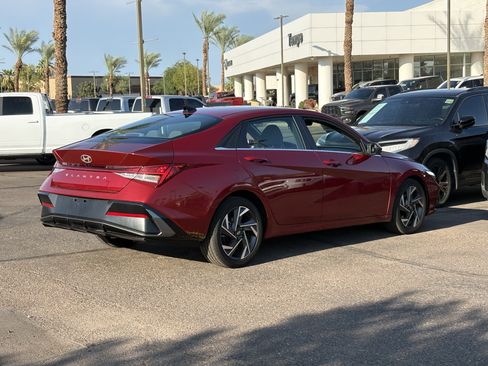 Used 2025 Hyundai Elantra SEL FWD image 5