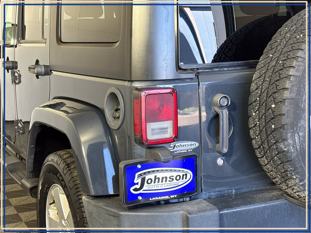 Used 2018 Jeep Wrangler Unlimited Sahara w/ Connectivity Group AWD/4WD image 11