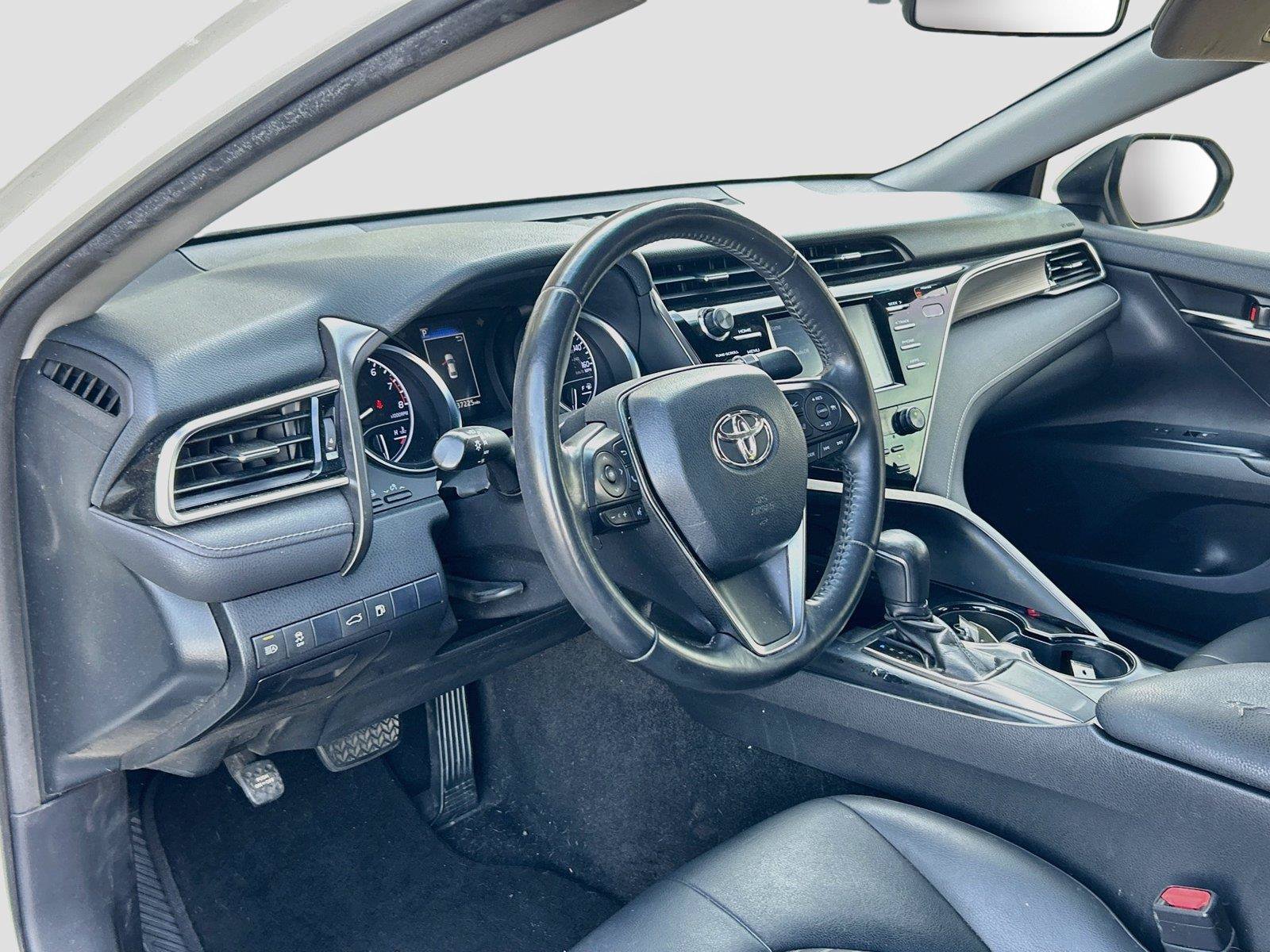 Used 2018 Toyota Camry SE w/ Moonroof Package FWD image 25