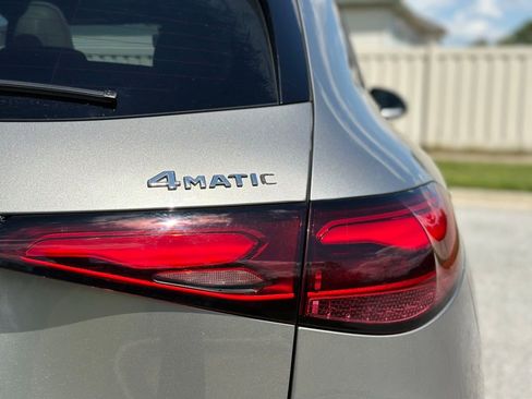 Used 2024 Mercedes-Benz GLC 300 4MATIC image 12