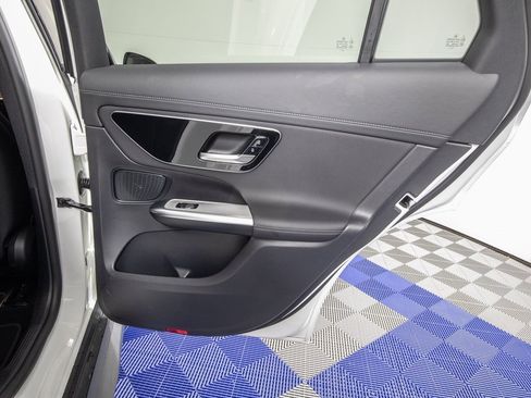 Used 2024 Mercedes-Benz GLC 300 4MATIC w/ AMG Line image 16