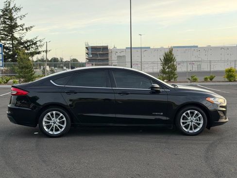 Used 2019 Ford Fusion SE FWD image 4