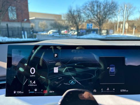 Used 2026 Genesis GV70 2.5T Advanced image 15