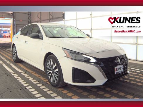 Used 2024 Nissan Altima 2.5 SV image 22