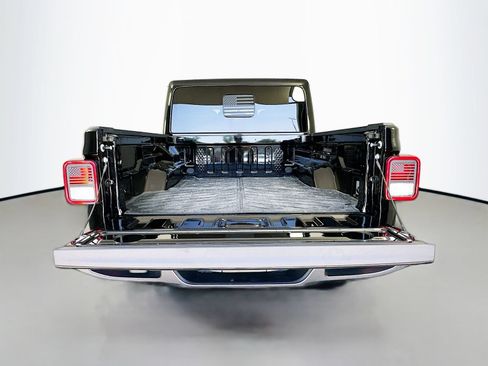 Used 2025 Jeep Gladiator Sport AWD/4WD image 29