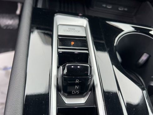 Used 2025 Volkswagen Atlas Cross Sport SE image 21