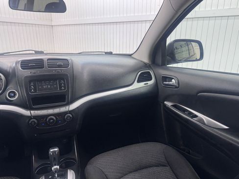 Used 2016 Dodge Journey SXT w/ Comfort/Convenience Group image 16