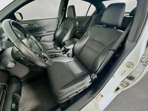 Used 2017 Honda Accord Sport image 13