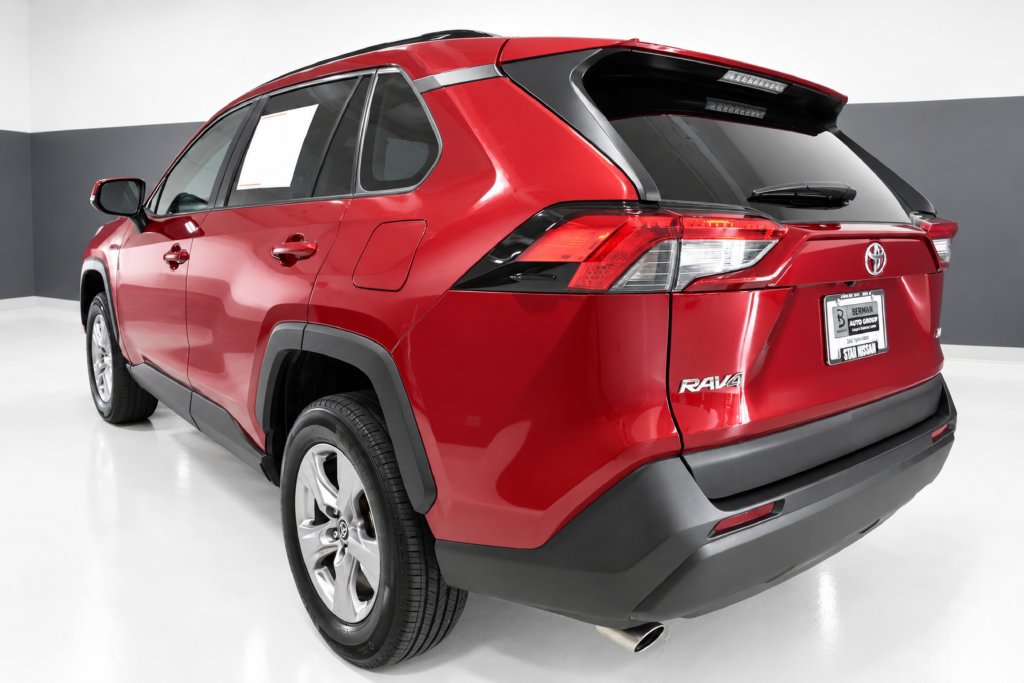 Used 2025 Toyota RAV4 XLE FWD image 3