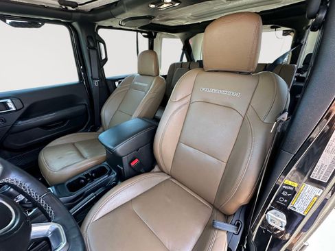 Used 2023 Jeep Wrangler Unlimited Rubicon 4xe w/ Cold Weather Group AWD/4WD image 19