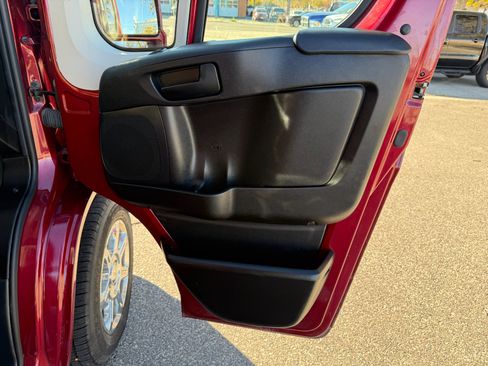 Used 2020 RAM ProMaster 2500 w/ Premium Appearance Group image 16