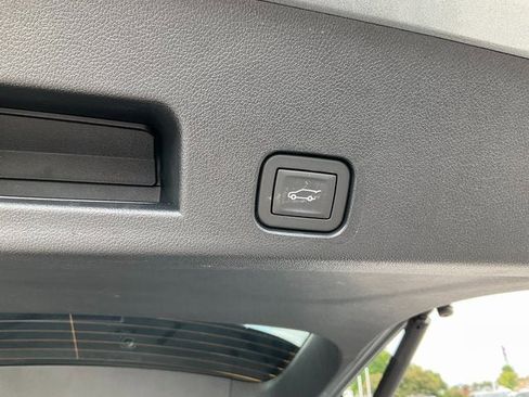 New 2025 GMC Acadia Elevation image 17