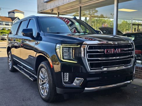 Used 2023 GMC Yukon XL SLT AWD/4WD image 7