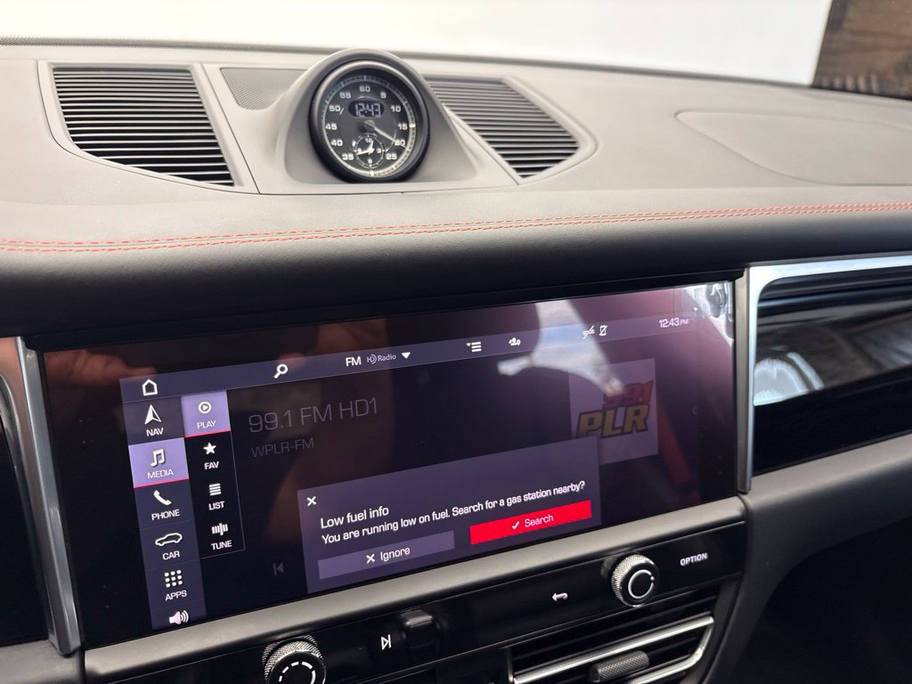 Certified 2023 Porsche Macan Turbo AWD/4WD image 33