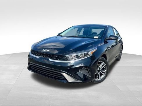Used 2024 Kia Forte LXS w/ LXS Technology Package FWD image 9