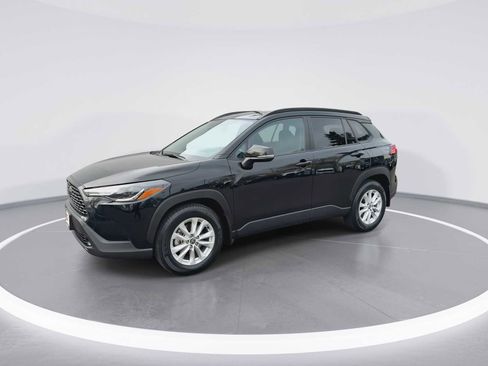 Certified 2022 Toyota Corolla Cross LE image 4