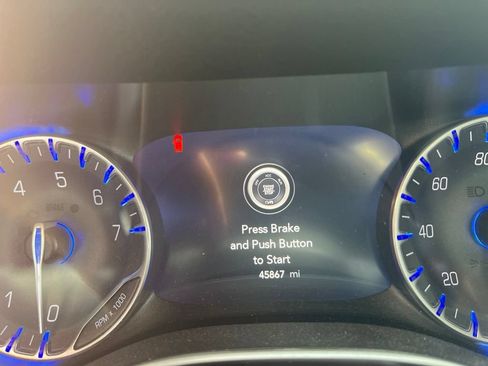 Used 2020 Chrysler Pacifica Touring-L FWD image 10