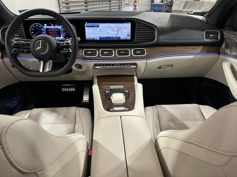 New 2026 Mercedes-Benz GLS 450 4MATIC image 4