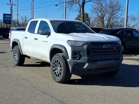 Used 2024 Chevrolet Colorado Trail Boss image 3