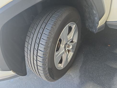 Used 2019 Toyota RAV4 XLE w/ Convenience Package FWD image 33