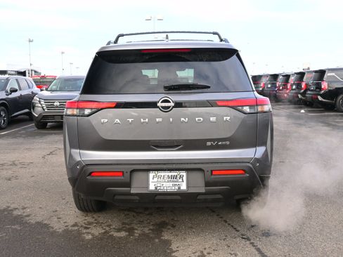 Used 2023 Nissan Pathfinder SV image 7