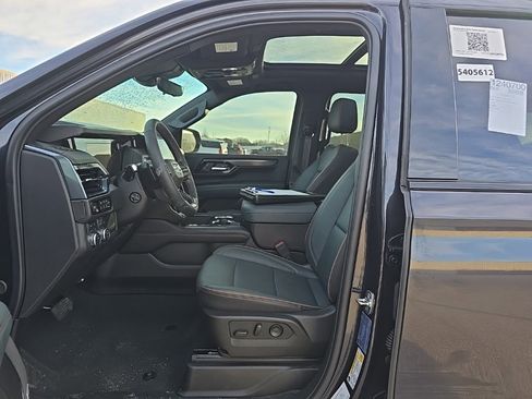 Used 2025 GMC Yukon XL AT4 w/ AT4 Premium Package image 11