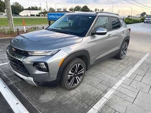 Used 2023 Chevrolet TrailBlazer LT FWD image 1