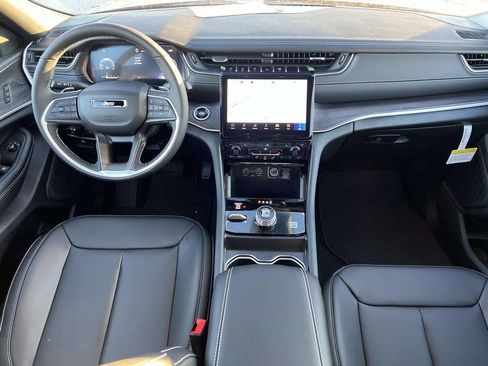 New 2025 Jeep Grand Cherokee L Limited w/ Black Appearance Package image 6
