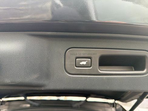 Used 2024 Honda Pilot TrailSport image 13