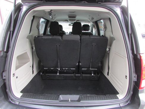 Used 2018 Dodge Grand Caravan SE w/ UConnect Hands-Free Group image 4