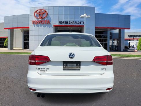 Used 2015 Volkswagen Jetta SE FWD image 5