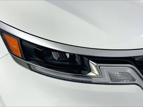 Certified 2023 Kia Carnival EX FWD image 27
