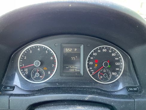 Used 2011 Volkswagen Tiguan S image 7