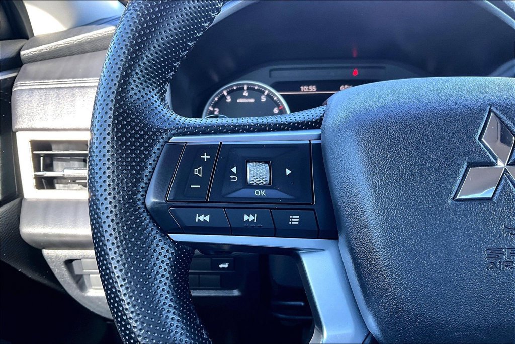 Used 2025 Mitsubishi Outlander SE AWD/4WD image 18