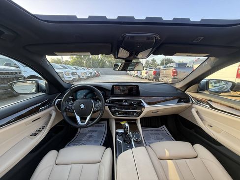 Used 2020 BMW 530i w/ Convenience Package RWD image 18