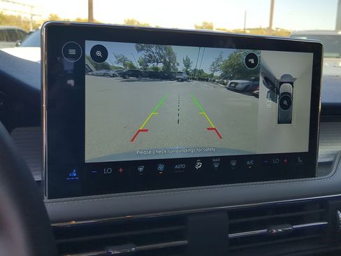 Used 2025 Lincoln Corsair Reserve image 16