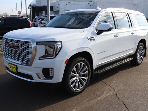 Certified 2022 GMC Yukon XL Denali image 3