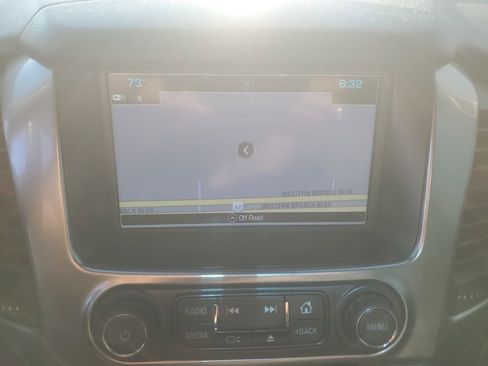 Used 2020 Chevrolet Suburban LT image 16