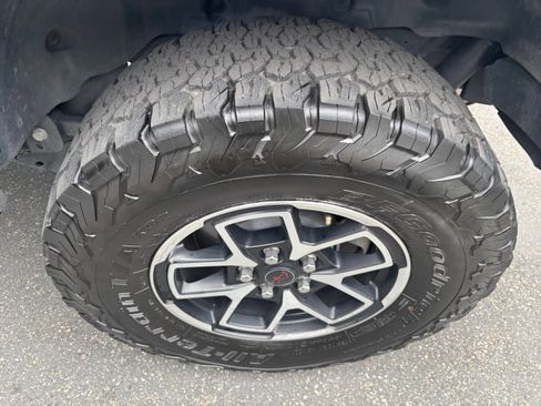 Used 2025 Jeep Wrangler Unlimited Rubicon AWD/4WD image 24