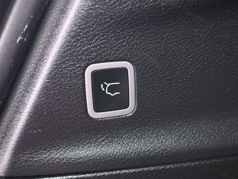 Used 2025 Chrysler Pacifica Limited FWD image 17