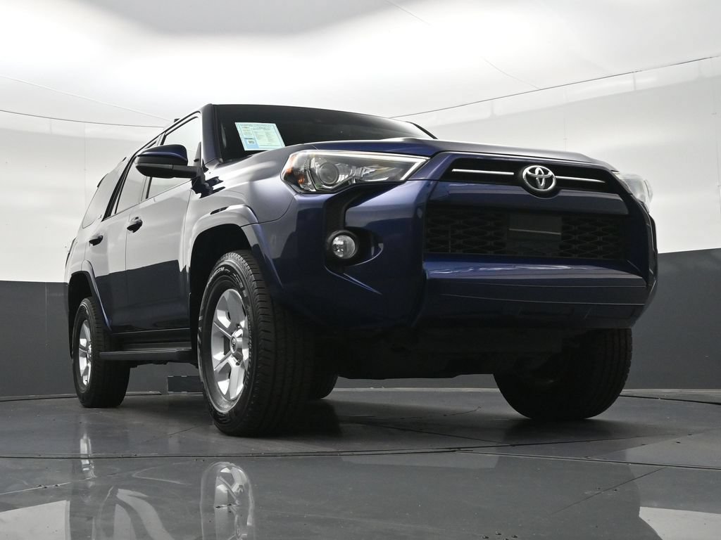 Used 2020 Toyota 4Runner SR5 AWD/4WD image 29