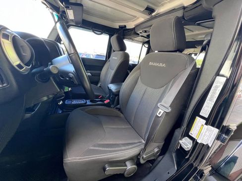 Used 2017 Jeep Wrangler Unlimited Sahara image 11