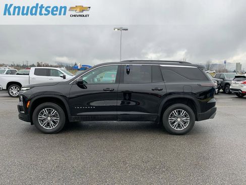 Used 2025 Chevrolet Traverse LT image 4